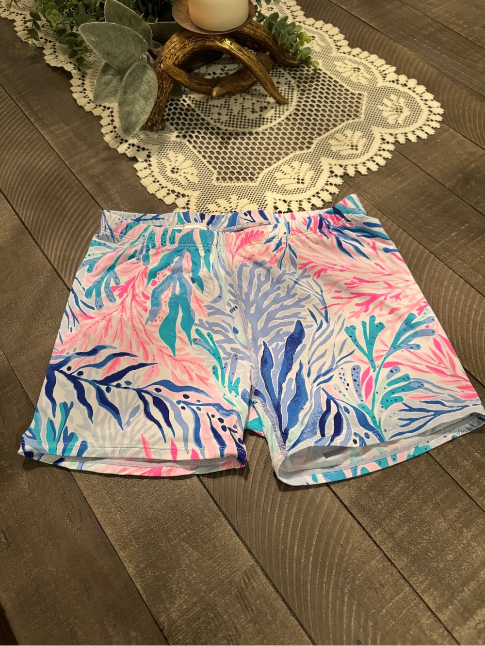 🪸Lilly Pulitzer Kaleidoscope Coral Luxletic Shorts 🪸
